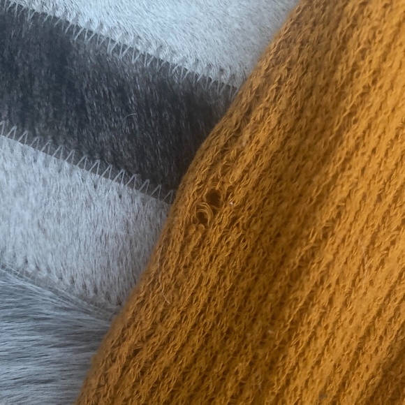 Urban Outfitters Henley Top in Mustard Size S - Picture 4 of 4